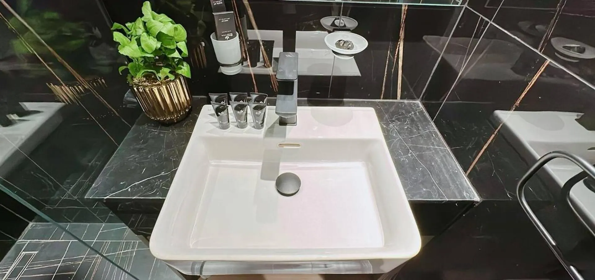 アパート Premium 1Br Fully Furnished Apt With Balcony ドバイ